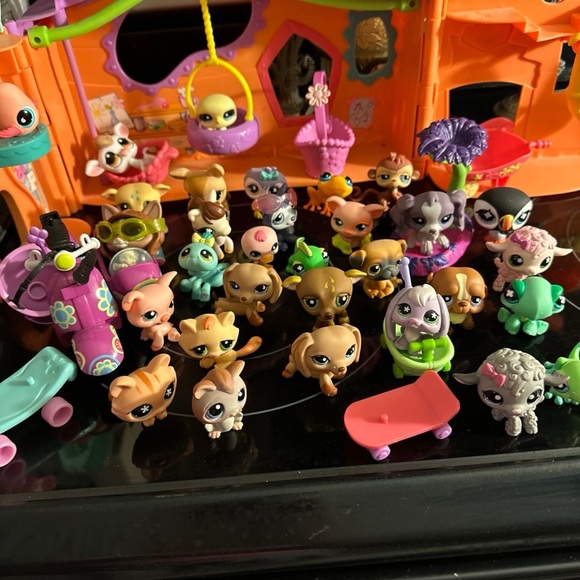 Littlest Pet Shop Orange Playset Dolls - Picture 2 of 12